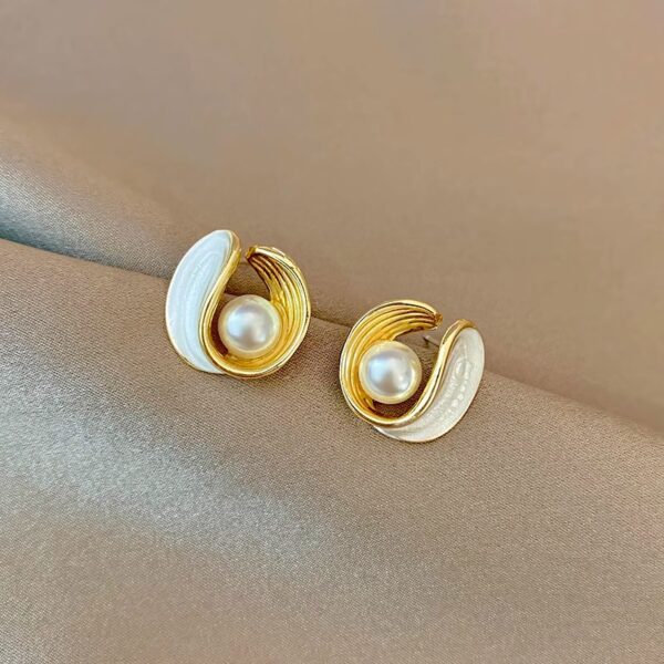 French Retro Pearl Earrings