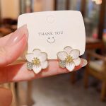 Korean Earrings With Flowers and Diamonds