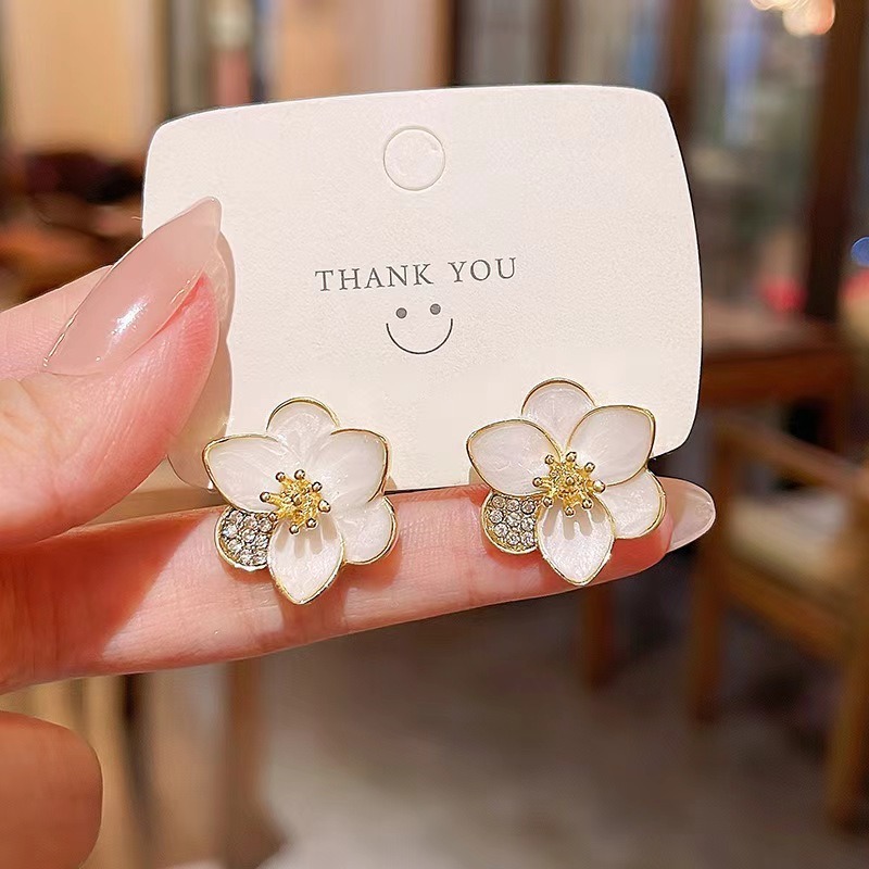 Korean-earrings-with-flowers-and-diamonds-1.jpg Korean Earrings With Flowers and Diamonds - Image 1