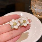 Korean Earrings With Flowers and Diamonds - Image 2