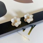 Korean Earrings With Flowers and Diamonds - Image 6