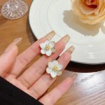 Korean Earrings With Flowers and Diamonds - Image 5